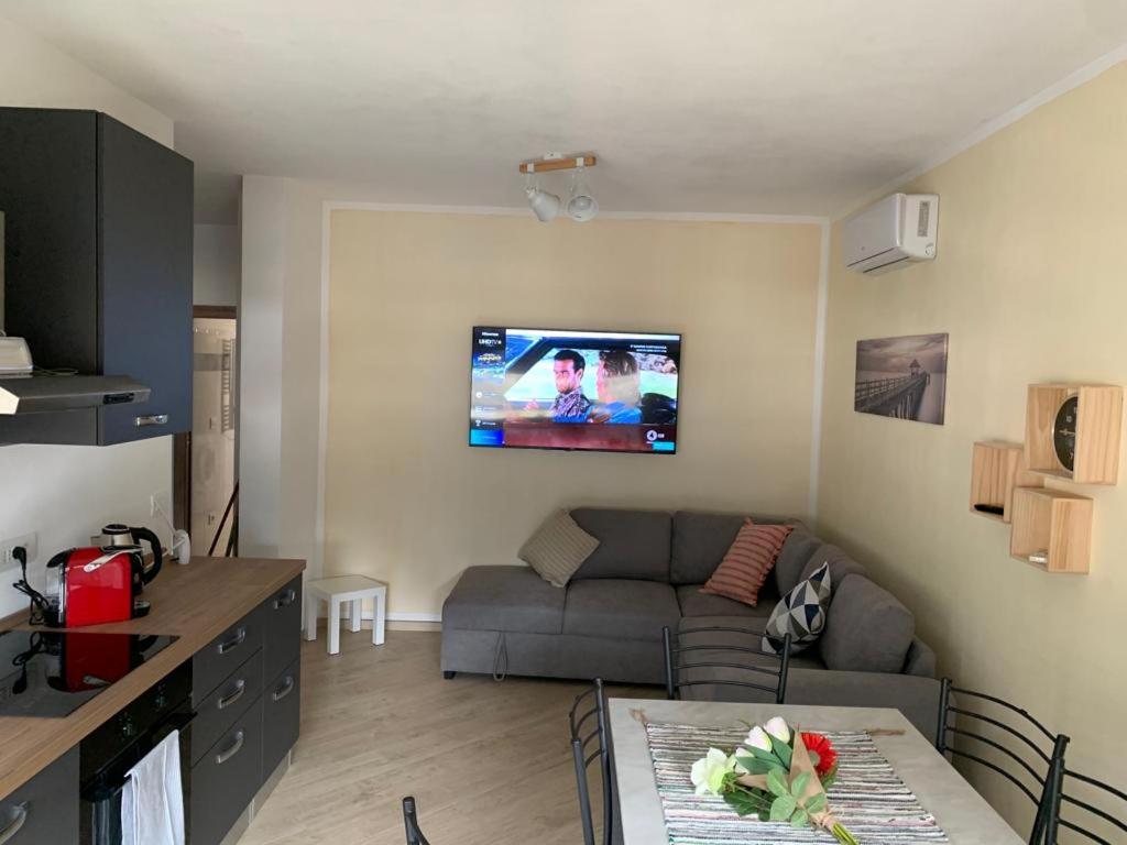 Alfiume B Daire Tirano Dış mekan fotoğraf